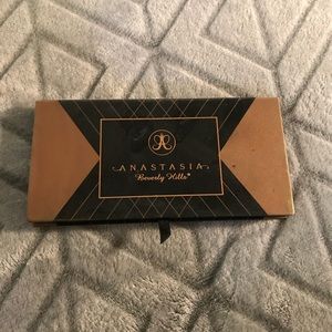 ABH ‘Shadow Couture World Traveler’ Palette